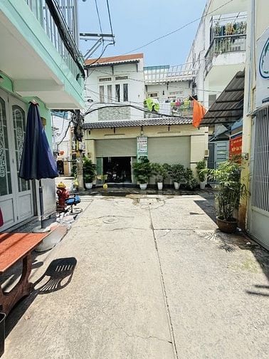 HIẾM GIÁP QUẬN 10 , HẺM 1 TRỤC THẲNG , 95m2 2 TẦNG NỞ HẬU , CHỈ 7.x TỶ