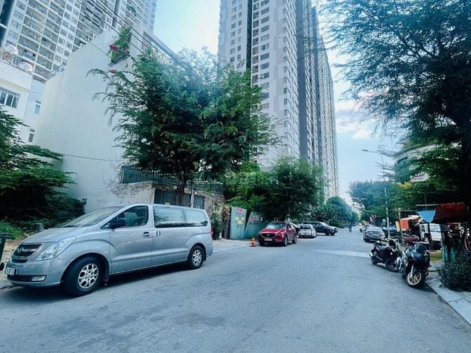 Toà nhà CHDV hầm và 4 tầng mặt đường Lê Thị Chợ Quận 7. Có 23p. 21 tỷ