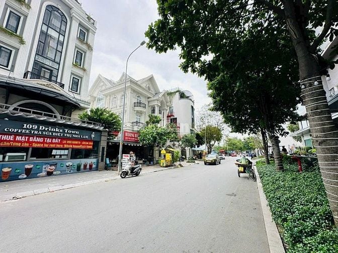 Toà nhà CHDV hầm và 4 tầng mặt đường Lê Thị Chợ Quận 7. Có 23p. 21 tỷ