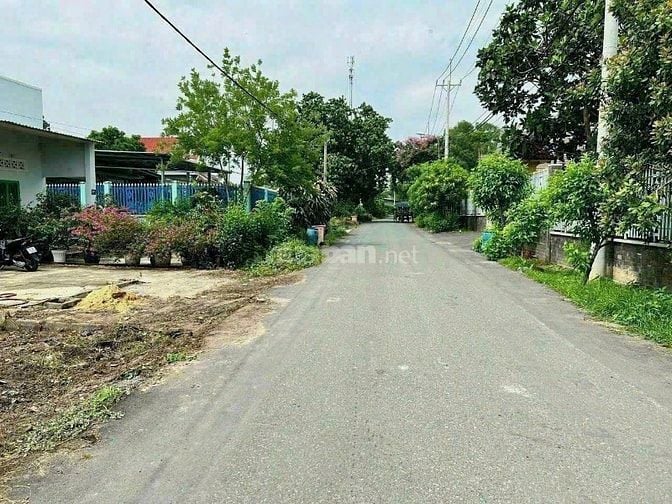 Cần tiền bán nhà cấp 4. DT 122,7m2 ở Hóc Môn giá 850 triệu.