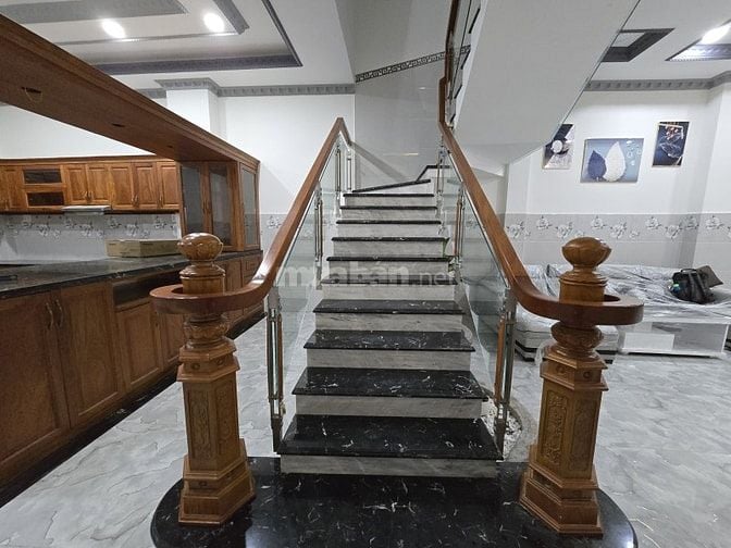 BÁN ĐẤT TẶNG NHÀ 4 TẦNG 113 M2( 5.1 NH 9 X 22) Đ/SỐ LÂM VĂN BỀN QUẬN 7
