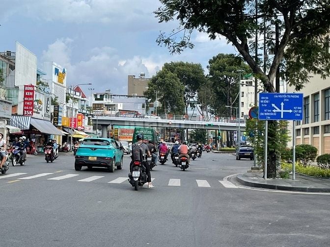 Cho Thuê Nhà Nguyên căn cạnh Cầu Vượt NTP - Ba tháng Hai Quận 10 