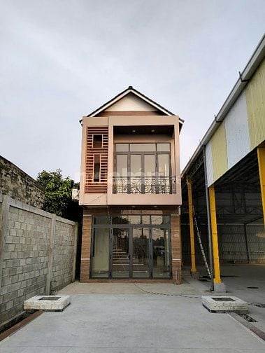 CHO THUÊ KHO CÓ NHÀ VĂN PHÒNG LIỀN KỀ MỚI XÂY DỰNG MẶT TIỀN QL1A