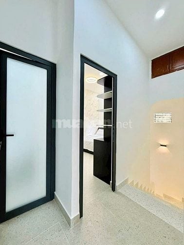 SIÊU PHẨM MẶT TIỀN - 402C Huỳnh Văn Bánh, P13, PN - nhà mới vào ở ngay