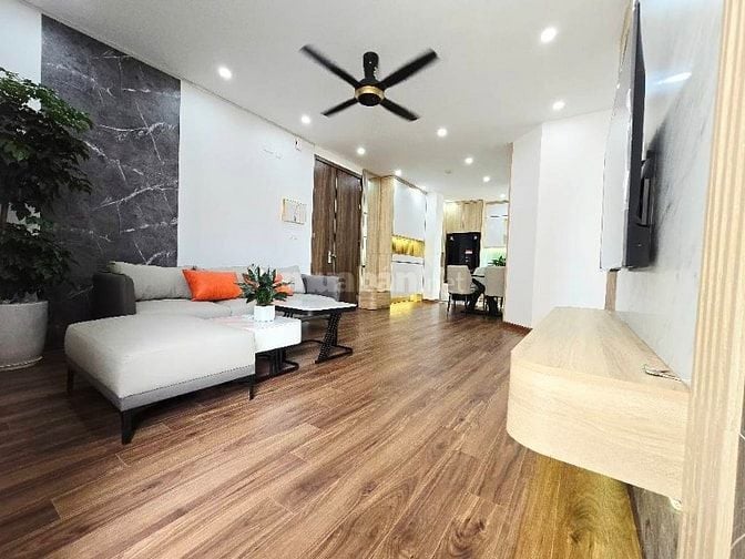 Bán chung cư C4 mặt đường Nguyễn Cơ Thạch, 106 m2, 3 ngủ, siêu rẻ