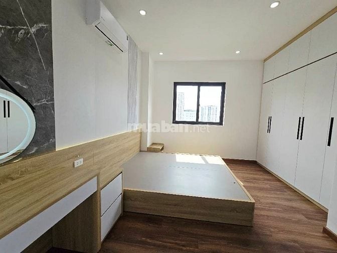 Bán chung cư C4 mặt đường Nguyễn Cơ Thạch, 106 m2, 3 ngủ, siêu rẻ