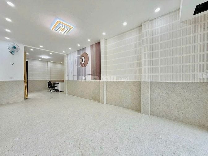 SIÊU PHẨM MẶT TIỀN - 402C Huỳnh Văn Bánh, P13, PN - nhà mới vào ở ngay