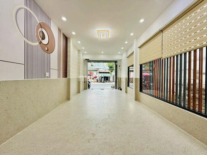 SIÊU PHẨM MẶT TIỀN - 402C Huỳnh Văn Bánh, P13, PN - nhà mới vào ở ngay