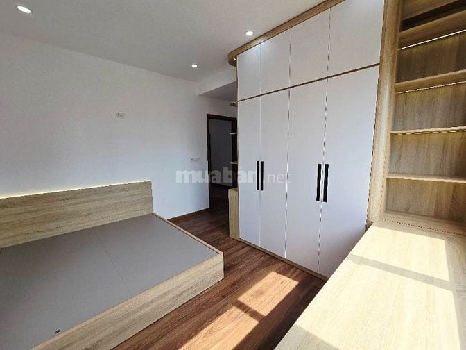Bán chung cư C4 mặt đường Nguyễn Cơ Thạch, 106 m2, 3 ngủ, siêu rẻ