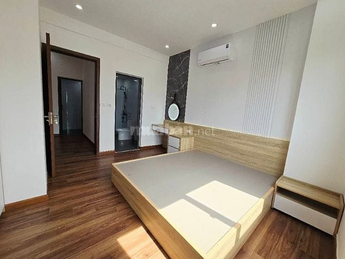 Bán chung cư C4 mặt đường Nguyễn Cơ Thạch, 106 m2, 3 ngủ, siêu rẻ