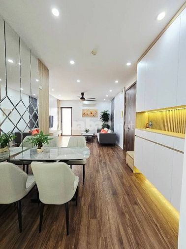 Bán chung cư C4 mặt đường Nguyễn Cơ Thạch, 106 m2, 3 ngủ, siêu rẻ