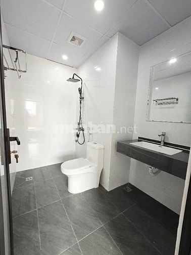 Bán chung cư C4 mặt đường Nguyễn Cơ Thạch, 106 m2, 3 ngủ, siêu rẻ