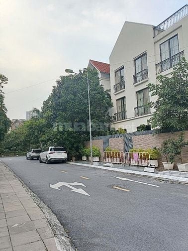 Bán biệt thự view hồ TP Giao lưu, Phạm Văn Đồng, Hà Nội