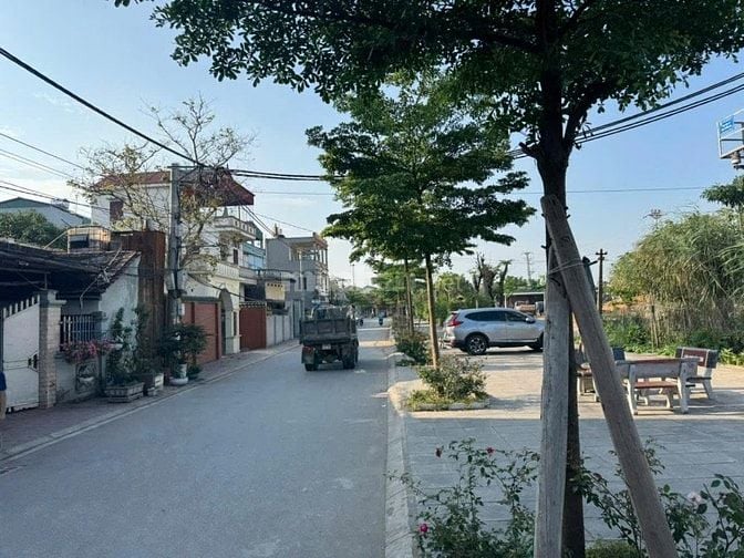 Bán nhà Đa Tốn 100m mt hơn 5m ô tô kinh doanh vỉa hè 17 tỷ