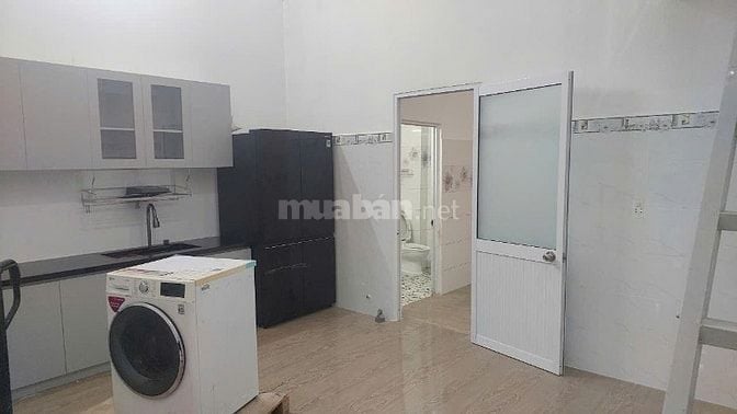 NHÀ DIỆN TÍCH KHỦNG HẺM XE TĂNG THÔNG QUỐC LỘ
