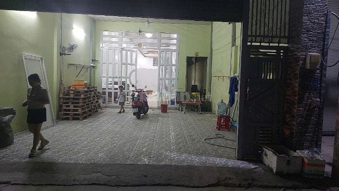 NHÀ DIỆN TÍCH KHỦNG HẺM XE TĂNG THÔNG QUỐC LỘ