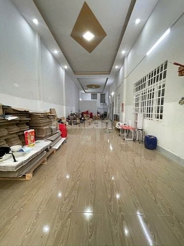 NHÀ DIỆN TÍCH KHỦNG HẺM XE TĂNG THÔNG QUỐC LỘ