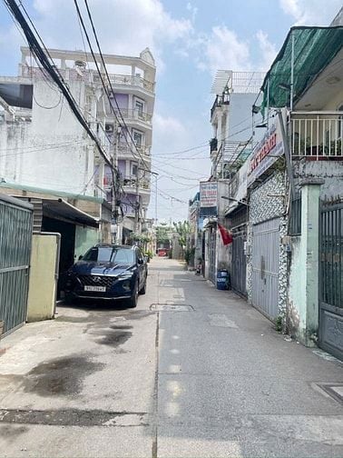 NHÀ DIỆN TÍCH KHỦNG HẺM XE TĂNG THÔNG QUỐC LỘ