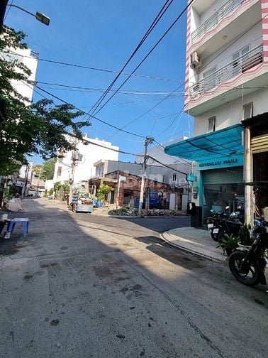 Cần bán nhà  GÓC đường Tô Hiệu. quận Tân Phú