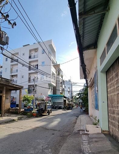 Cần bán nhà  GÓC đường Tô Hiệu. quận Tân Phú