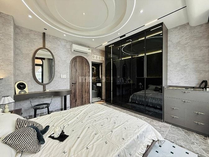 Giảm sâu giá chỉ còn 2tỷ230-Nhà đẹp Lạc Long Quân,Tân Bình - Hẻm rộng