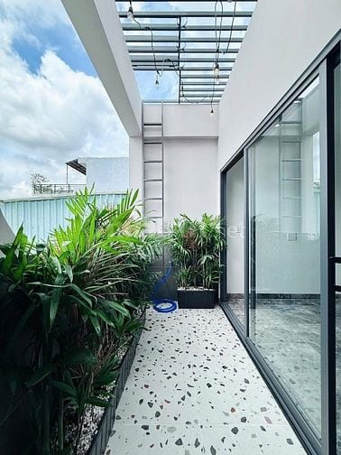 Giảm sâu giá chỉ còn 2tỷ230-Nhà đẹp Lạc Long Quân,Tân Bình - Hẻm rộng