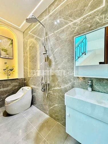 Vị trí gần Vạn Hạnh Mall. Nhà 49m² hẻm 4m, xây 1 trệt 3 lầu, sổ riêng