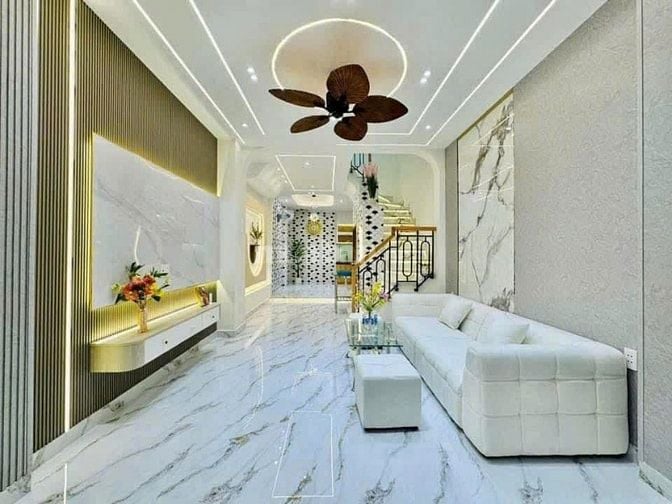 Vị trí gần Vạn Hạnh Mall. Nhà 49m² hẻm 4m, xây 1 trệt 3 lầu, sổ riêng