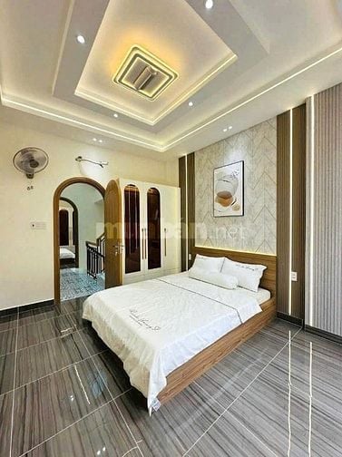 Vị trí gần Vạn Hạnh Mall. Nhà 49m² hẻm 4m, xây 1 trệt 3 lầu, sổ riêng