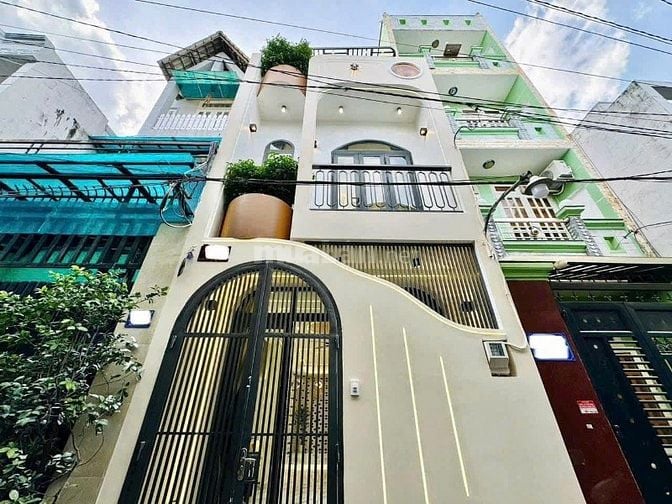 Vị trí gần Vạn Hạnh Mall. Nhà 49m² hẻm 4m, xây 1 trệt 3 lầu, sổ riêng
