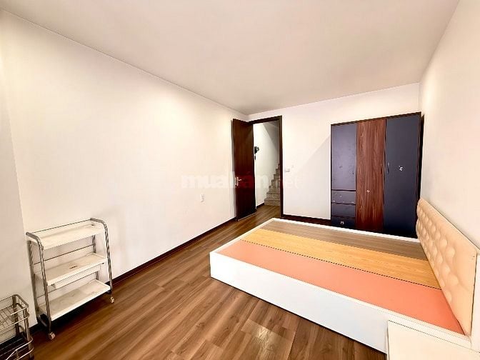 Nhỉnh 9tỷ hộ khẩu Lê Văn Lương 35m2*5T,10m oto tránh,KD,4PN,ở sướng