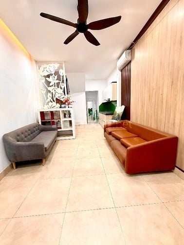 Nhỉnh 9tỷ hộ khẩu Lê Văn Lương 35m2*5T,10m oto tránh,KD,4PN,ở sướng