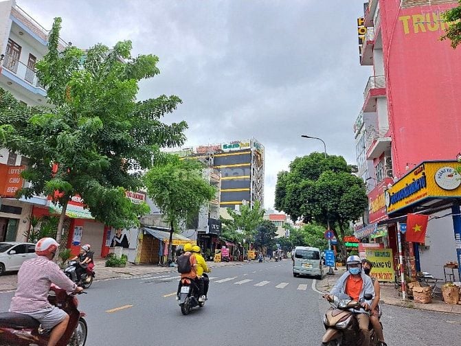 Bán Biệt Thự Mặt Tiền Đường Tân Sơn Nhì, P. Tân Sơn Nhì, Quận Tân Phú
