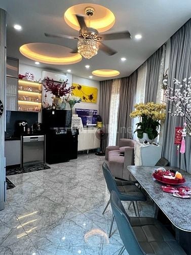 Bán nhà đẹp kiên cố, tiện cho kih doanh