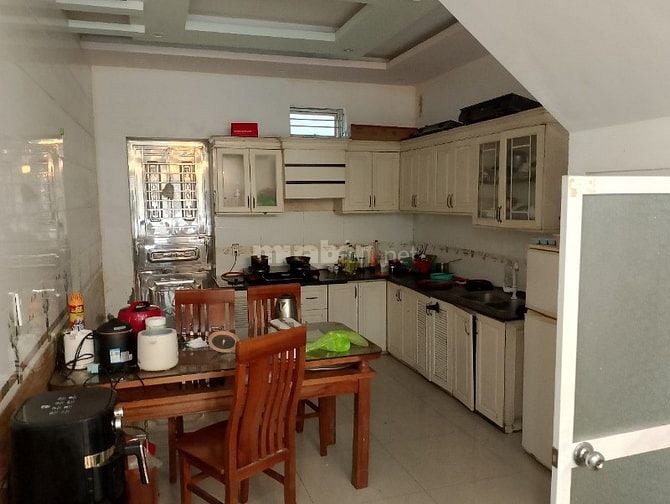 Cần bán nhà thoáng mát, an ninh tốt, hàng xóm thân thiện. 