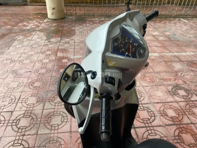 bán xe vision màu trắng sx năm 2011 chính chủ , xe đẹp  ít sử dụng 