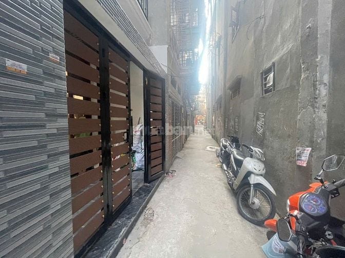 Nhà riêng ngõ phố Tân Mai gần trường cấp 3 Trương Định. DT 50m2x5t giá