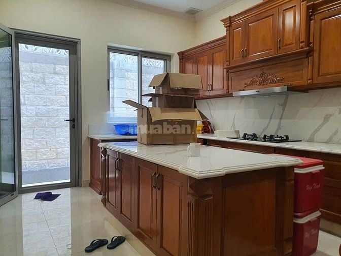 380 tỷ, 1100m2, Bán Villa góc 2 MT Nguyễn Văn Hưởng, P.Thảo Điền, Q.2