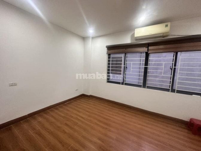 	 Bán nhà Bồ Đề, Long Biên 35m 5 tầng MT 5m 6,8 tỷ