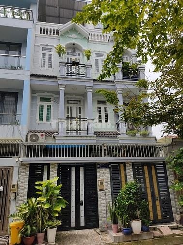 Bán nhà trệt 2 lầu sân thượng, sổ hồng, 80m2 chính chủ tại Nhà Bè.