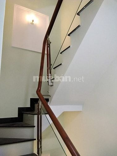 Bán nhà trệt 2 lầu sân thượng, sổ hồng, 80m2 chính chủ tại Nhà Bè.