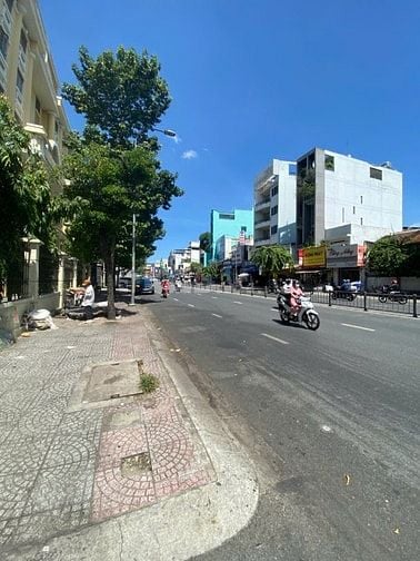 Bán nhà hẻm 451 bạch đằng( hẻm tòa án bình thạnh) DT 194m2