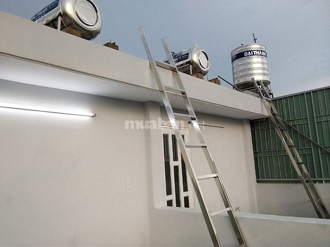 Bán nhà trệt 2 lầu sân thượng, sổ hồng, 80m2 chính chủ tại Nhà Bè.