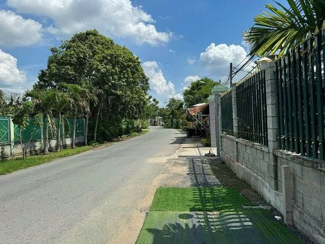 Bán gấp 380m2 đất mặt tiền Xã Tân An Hội,cách BV Đa Khoa 5 phút đi xe.