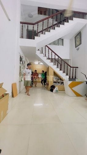 Nhà 2 lầu ngay câu bình triệu giá 5,450 triệu sổ hồng riêng đg oto