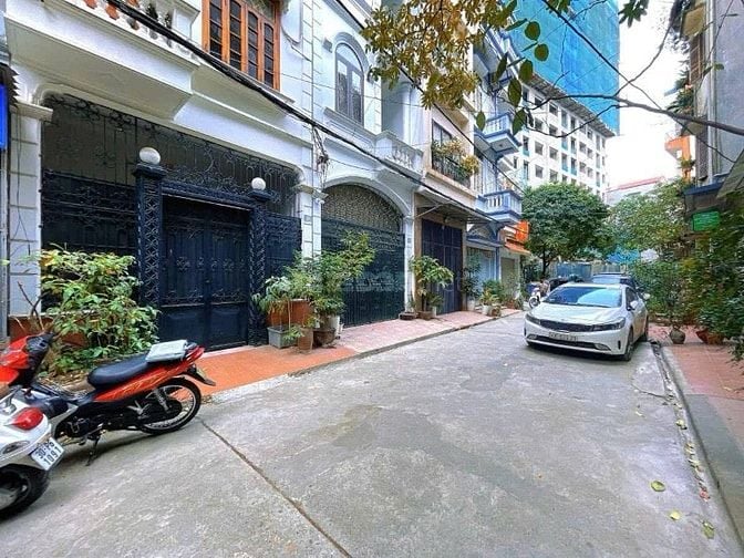 PHÂN LÔ VỈA HÈ,2,3 Ô TÔ TRÁNH ĐỖ,VÀO NHÀ,57M 4 TẦNG.