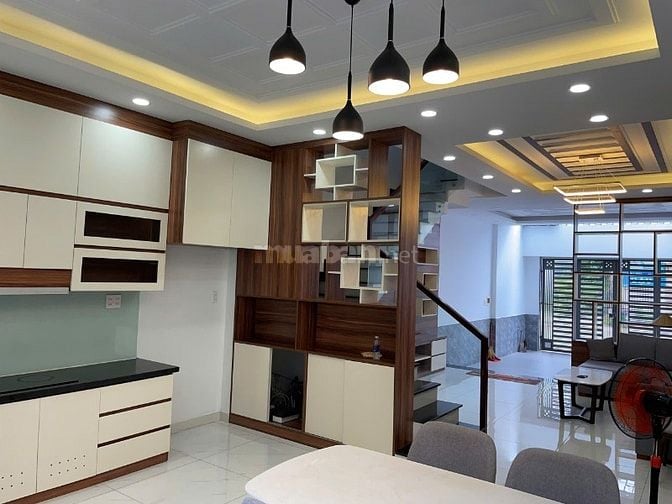 Cho thuê nhà Q7 – 3 lầu, nội thất cơ bản, khu dân trí cao, an ninh