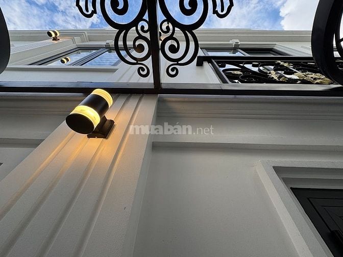 Bthự mini tkế Tân Cổ Điển mặt tiền thụt (sát và liền kế) Đoàn Thị Điểm