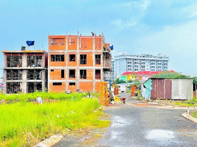 Nhà liền kề 1 trệt 1 lửng 2 lầu, sổ hồng riêng, Bank cho vay 70%