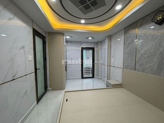 Bthự mini tkế Tân Cổ Điển mặt tiền thụt (sát và liền kế) Đoàn Thị Điểm